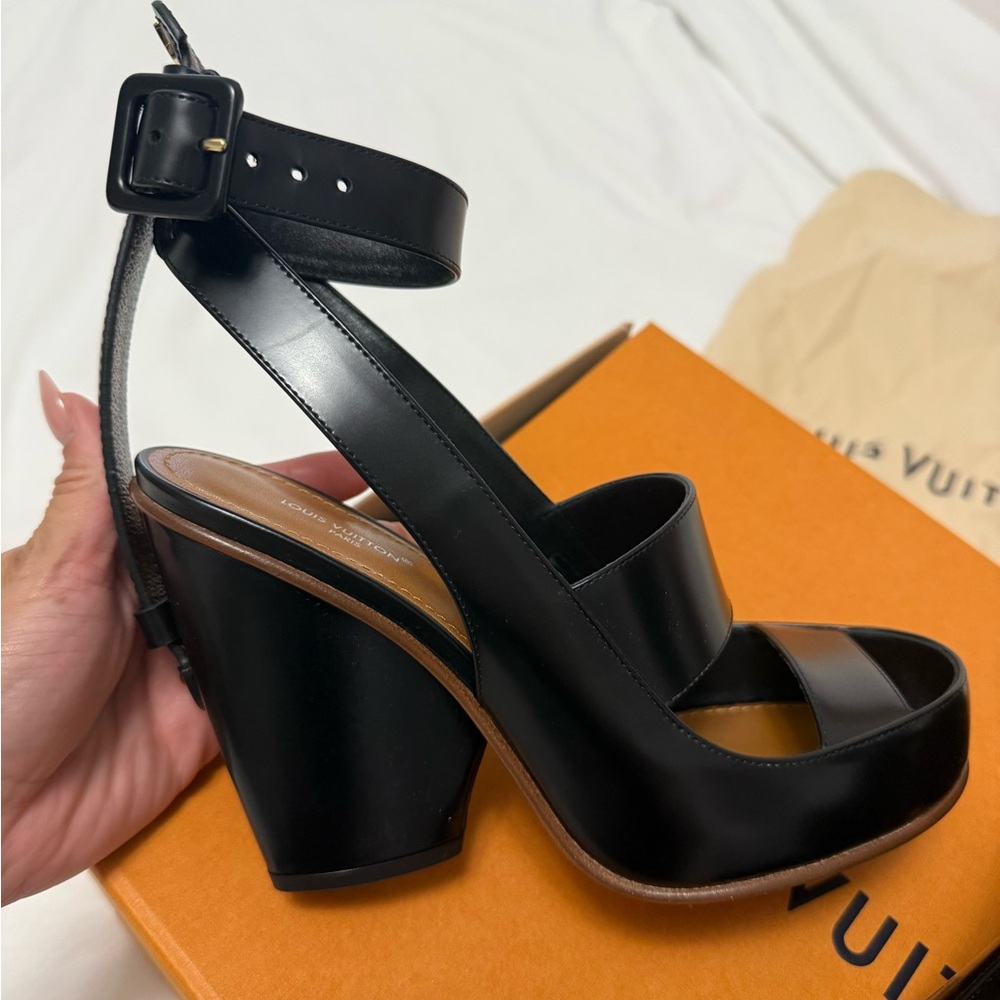 Louis Vuitton Black Trinity Leather Sandals - Picture 6 of 12